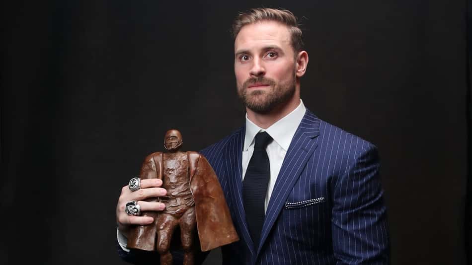 Chris Long e seu prêmio de Walter Payton Man Of The Year 2018