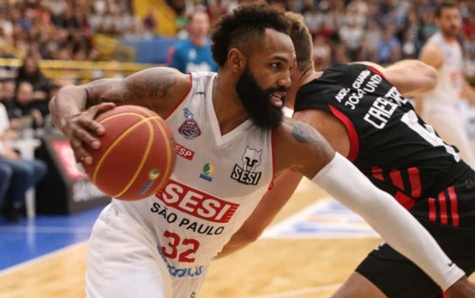  David Jackson vence a marcação do Fla, no Pedrocão