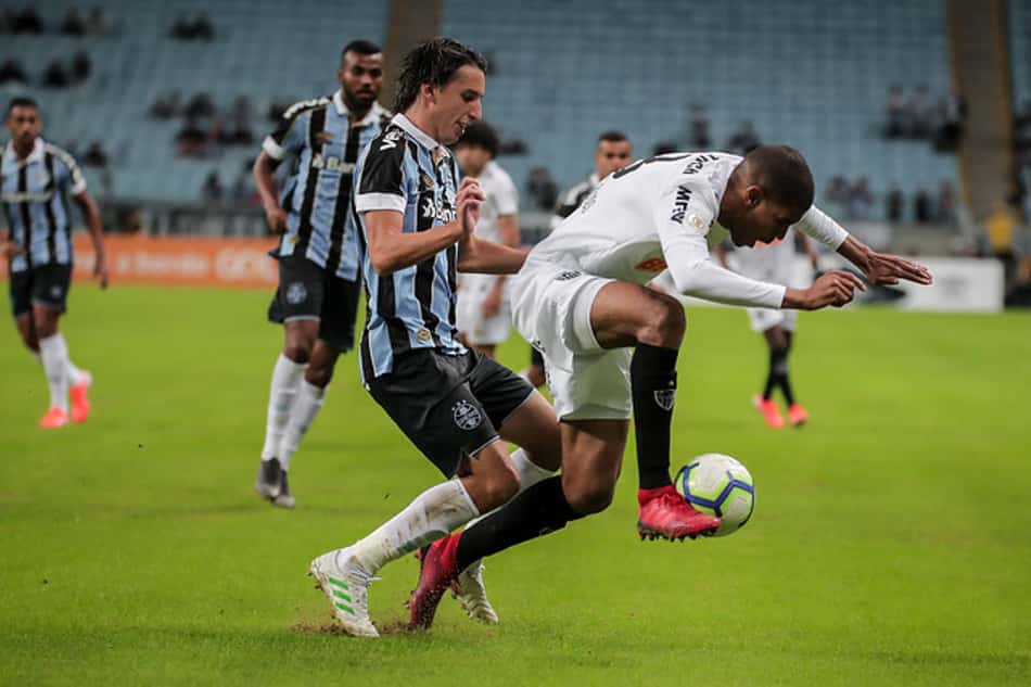 Victor volta a ter boa atuação, mas cobra mais ambição do time