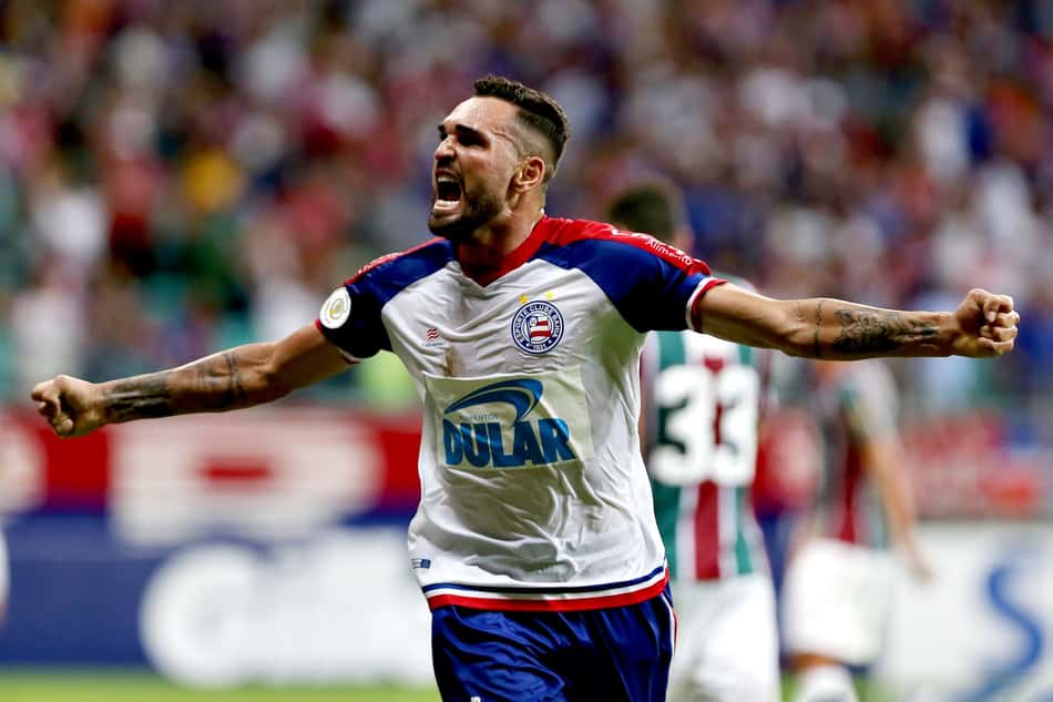 Gilberto bate recorde pessoal e assume a artilharia do ano no Brasil ao lado de Fred