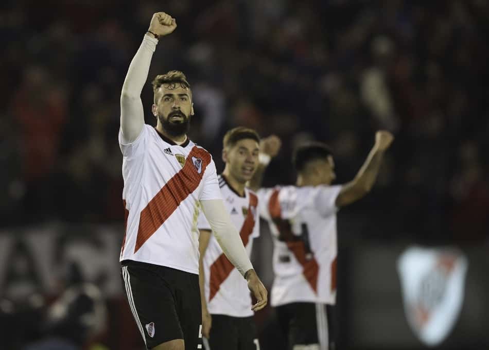 Com gols nos acréscimos, River Plate bate Athletico-PR e fatura a Recopa