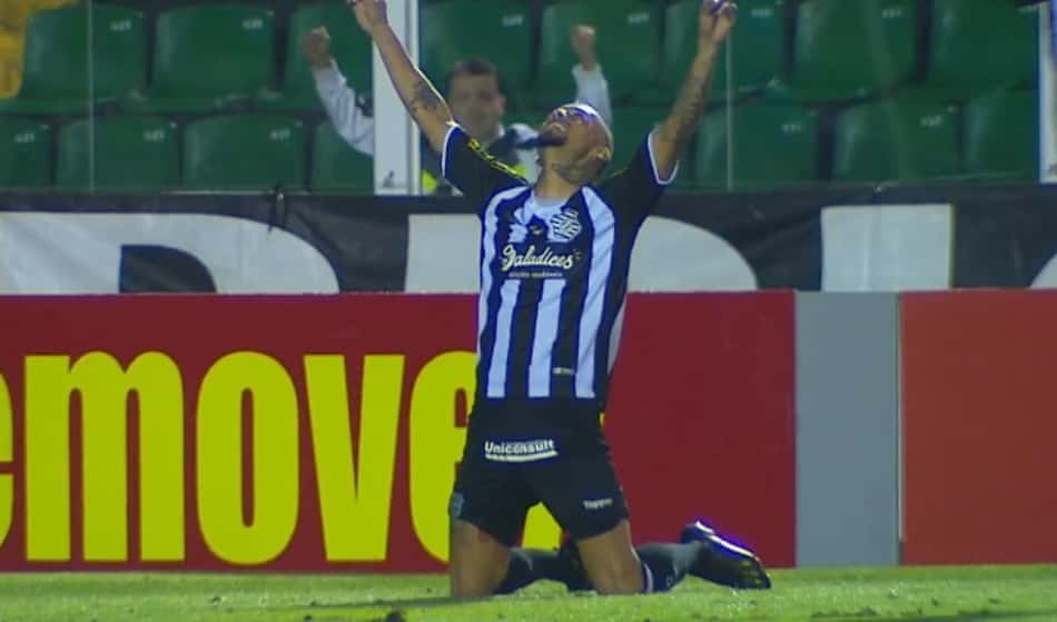 Figueirense, com gol contra, ganha do Atlético-GO no Scarpelli