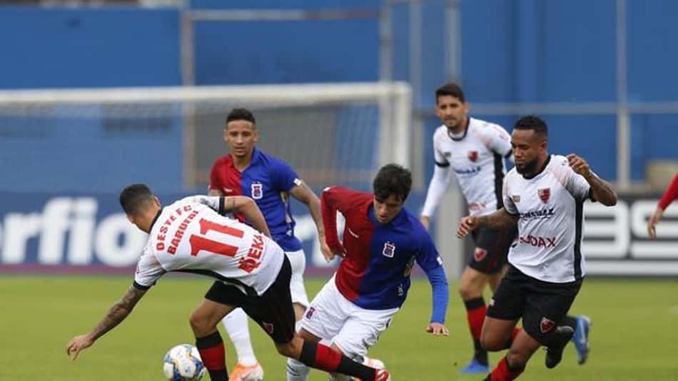 Paraná e Oeste fazem duelo animado, mas sem gols na Vila Capanema