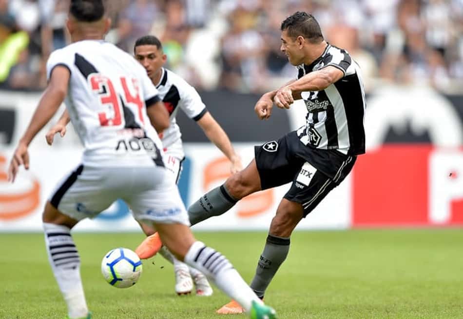 Botafogo pode reforçar boa sequência em jogos às 11h contra o Santos