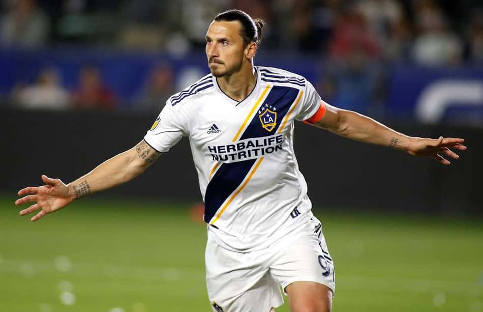 Diretor do Los Angeles Galaxy revela acordo com Ibrahimovic