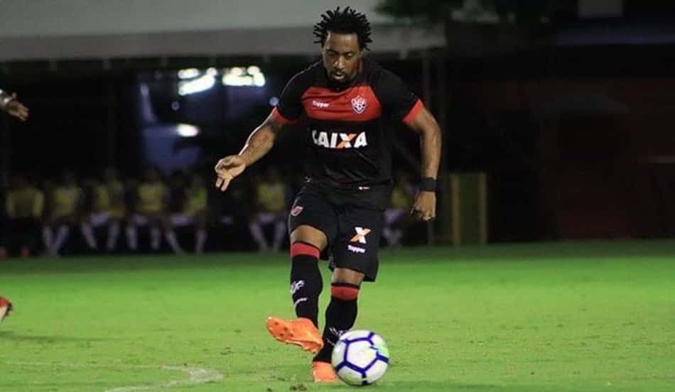 Arouca supera morte do pai, retoma carreira e busca clube para 2020