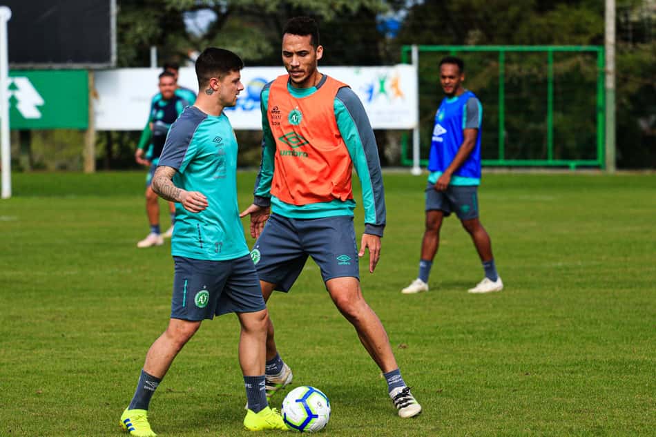 Zagueiro Neto anuncia a sua aposentadoria do futebol