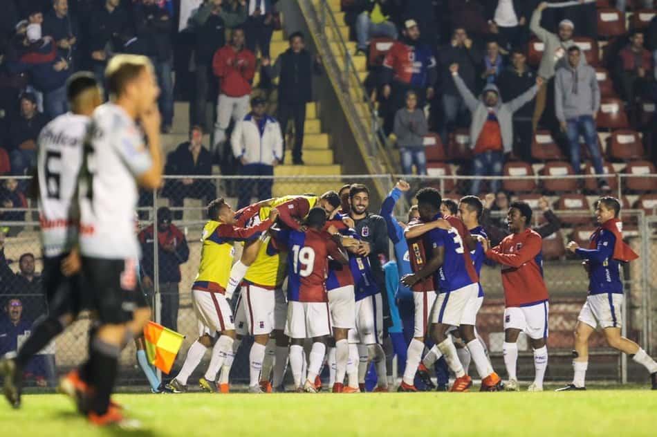 Paraná tenta a reabilitação na Série B diante do Atlético-GO