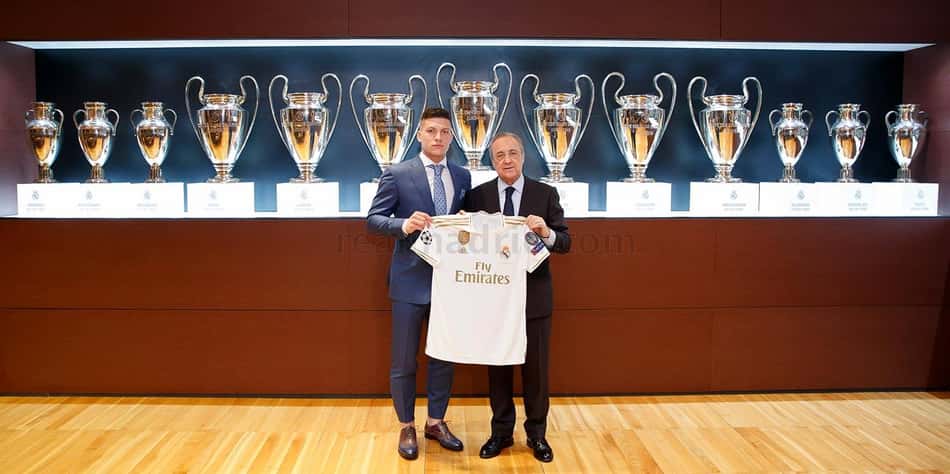 Chelsea quer a contratação de Luka Jovic para reforçar o ataque