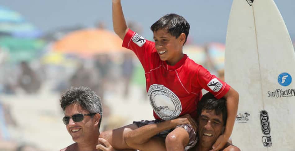 Promessa do surfe, Rickson Falcão, se inspira em Gabriel Medina e busca apoio para disputar etapas do circuito nacional