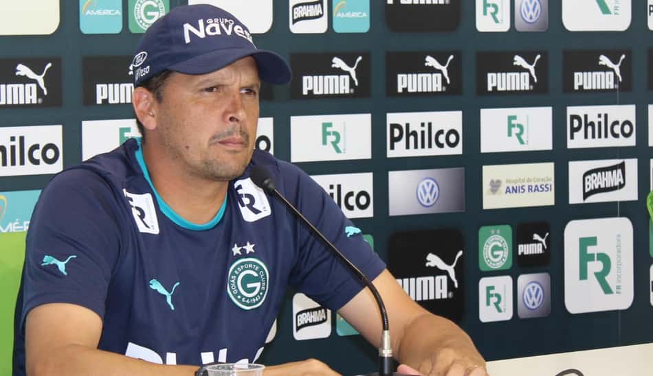Claudinei Oliveira não suporta goleada e é demitido do Goiás