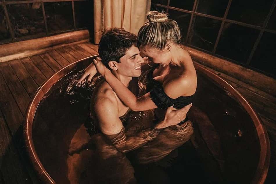 Zagueiro do Galo, Igor Rabello faz ensaio sensual com a noiva; fotos