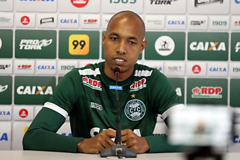 Zagueiro do Coritiba não aparece em reapresentação da equipe
