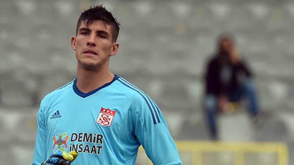 Gigante sul-americano contrata goleiro do futebol europeu