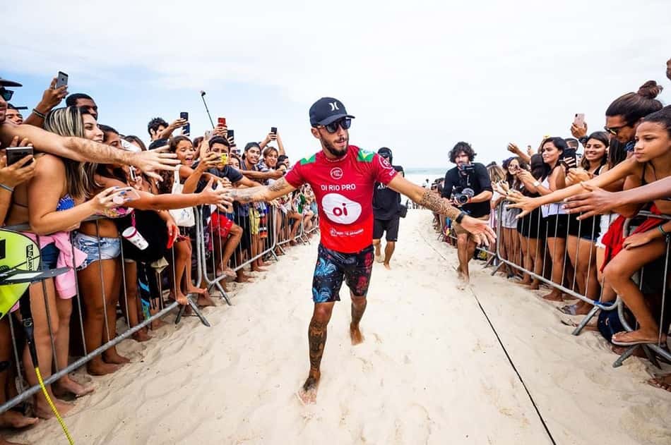 Filipe Toledo luta por tri em Jeffreys Bay e liderança do ranking mundial