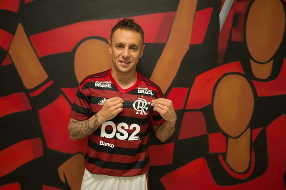 Rafinha é regularizado e pode estrear pelo Flamengo contra o Athletico