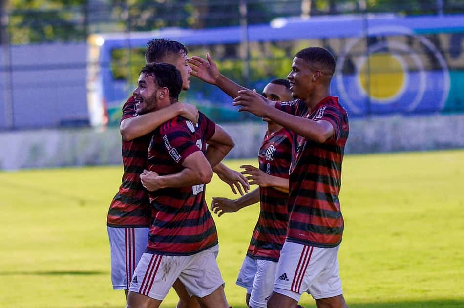 Sub-17: Flamengo vence o Athletico e avança para semifinal do Brasileirão
