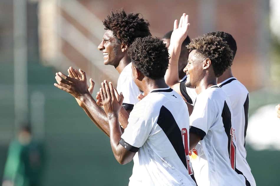 De virada, Vasco vence o Grêmio pelo Brasileiro Sub-20 e segue 100%