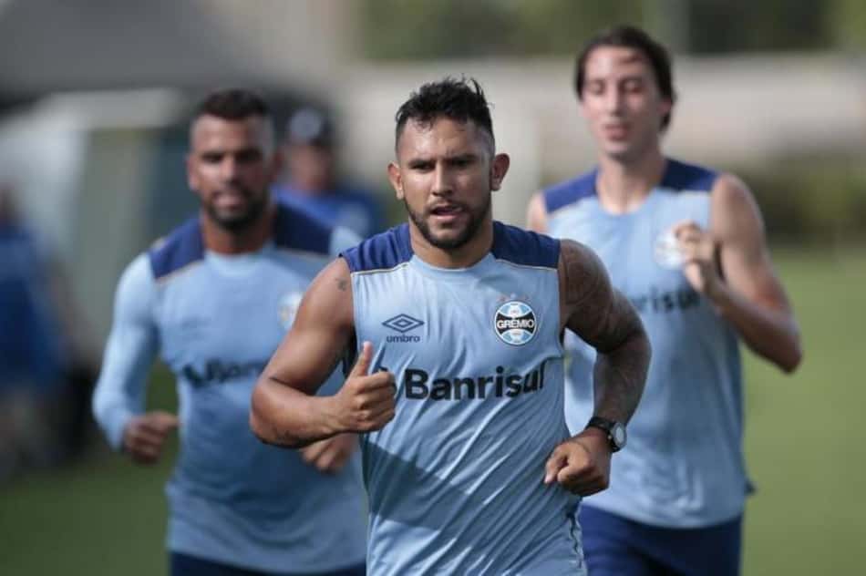 Perto do Racing, Montoya rescinde contrato com o Grêmio