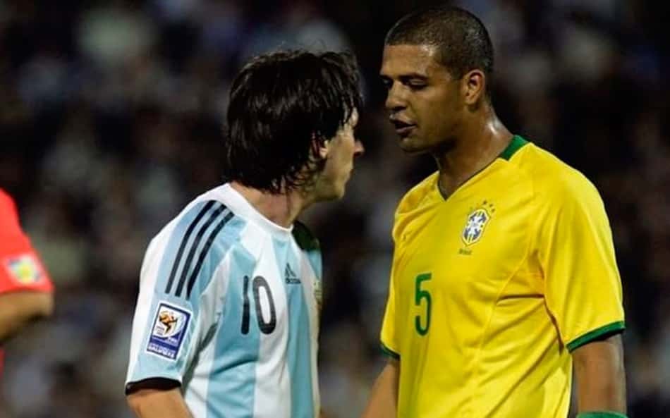 Felipe Melo relembra 'chegada' em Messi em dia de clássico: 'Pra dentro deles com ET, catimba e tudo'