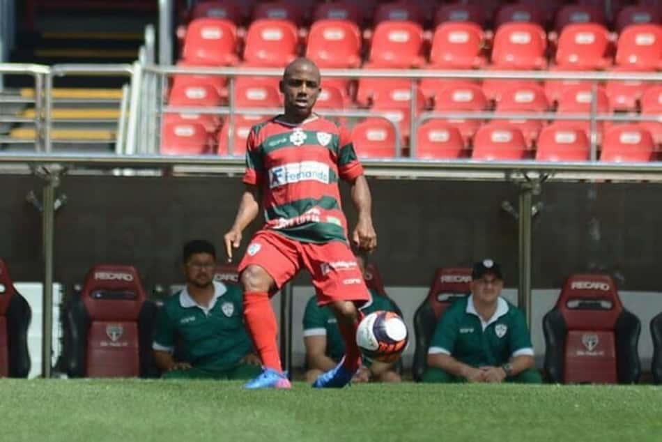 Volante da Lusa pede reação e mira contra o Corinthians na Copa Paulista