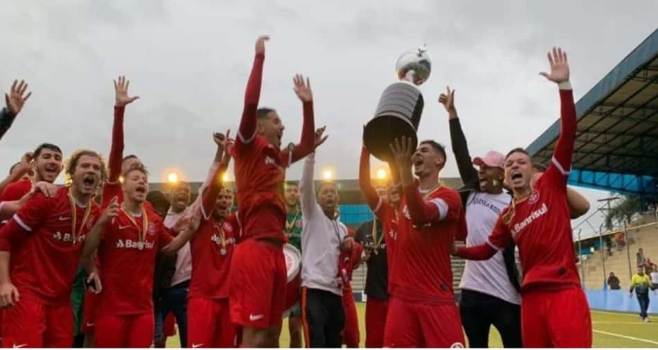 Campeão Gaúcho na base, meia norte-americano quer alcançar objetivos maiores com o Internacional