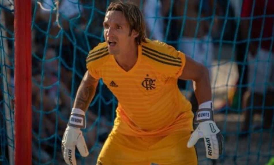 'Futebol de areia no Brasil está abandonado', diz goleiro do Flamengo