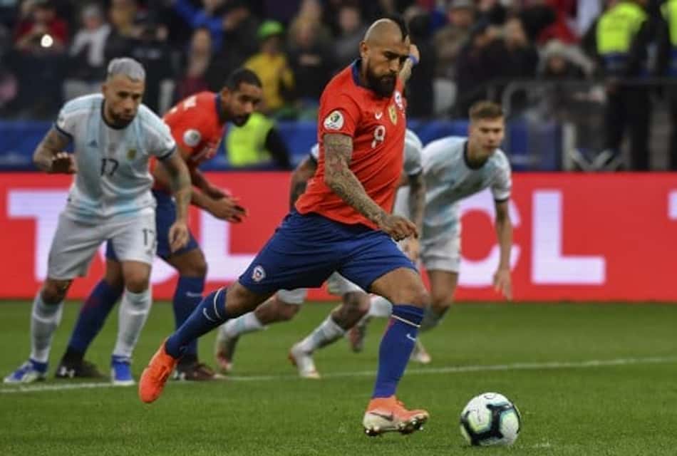 Sem apresentar um bom futebol, o Chile perdeu para a Argentina por 2 a 1 na disputa pelo terceiro lugar da Copa América 2019 e acabou com o quarto lugar da competição. Aránguiz e Vidal levaram as maiores notas do Chile. Veja avaliações (Por João Vitor Castanheira - joaovitor@lancenet.com.br)