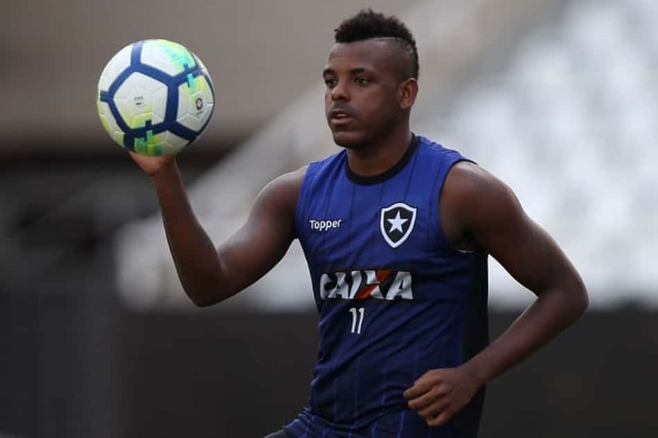 Botafogo e Chape se acertam, e Marcos Vinícius retorna ao Alvinegro
