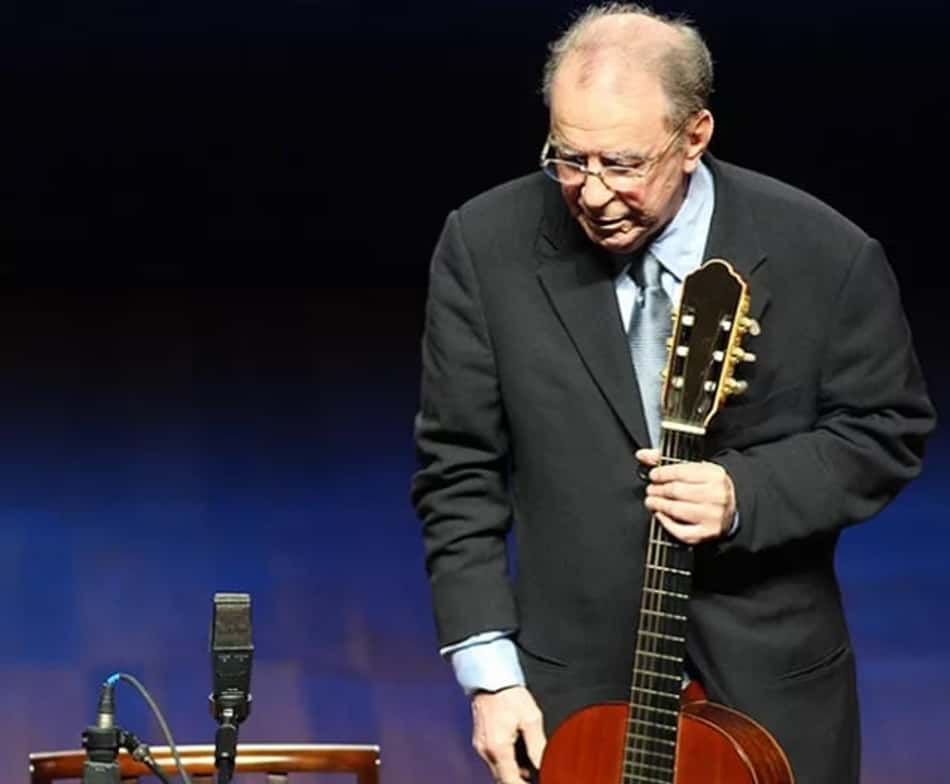 Morto aos 88 anos, João Gilberto é reverenciado pelo Vasco