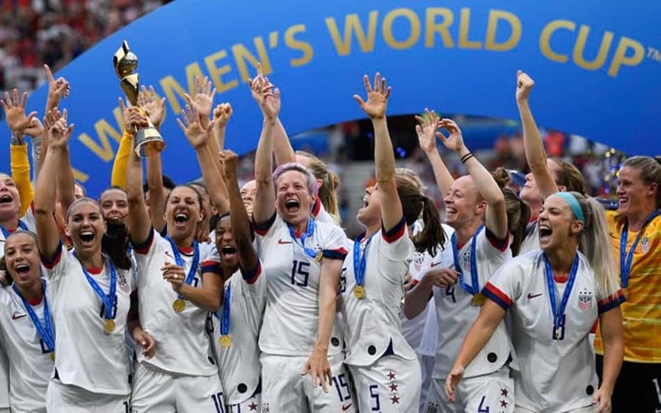 Federação dos EUA anuncia pagamento igual para seleções feminina e masculina de futebol