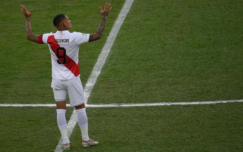 Imagens de Paolo Guerrero na decisão da Copa América