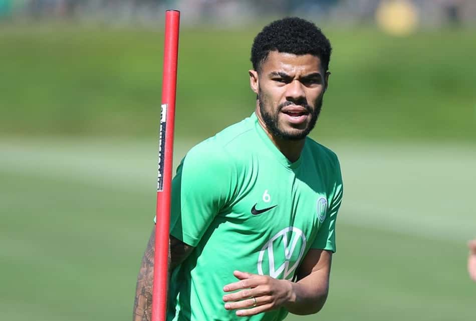 Lateral com passagem pelo Athletico-PR fecha com o Wolfsburg