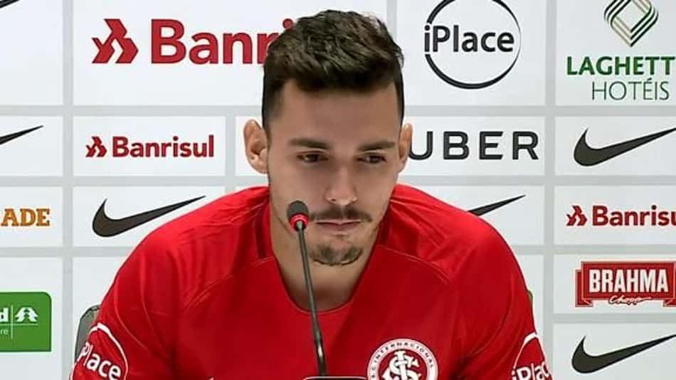 Lesão muscular tira Zeca de confronto pela Copa do Brasil