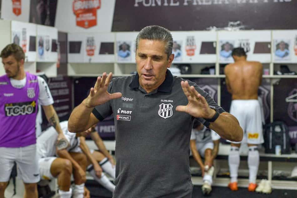 Jorginho estaria perto de ser oficializado como novo técnico do Coritiba