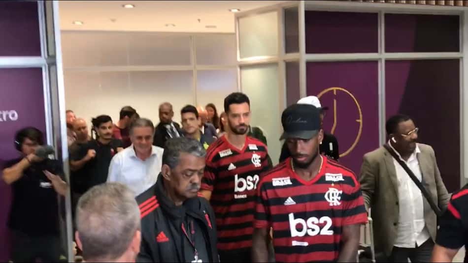 Desembarque Pablo Marí e Gerson