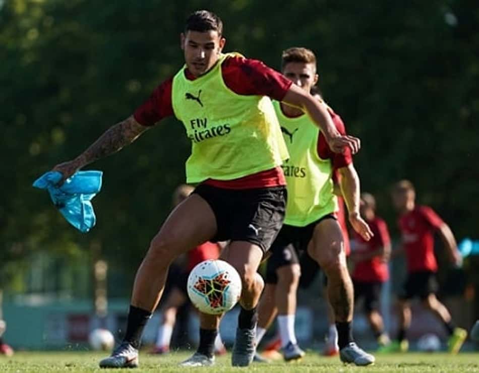 Milan busca renovar com lateral e afastar interesse do Paris Saint-Germain