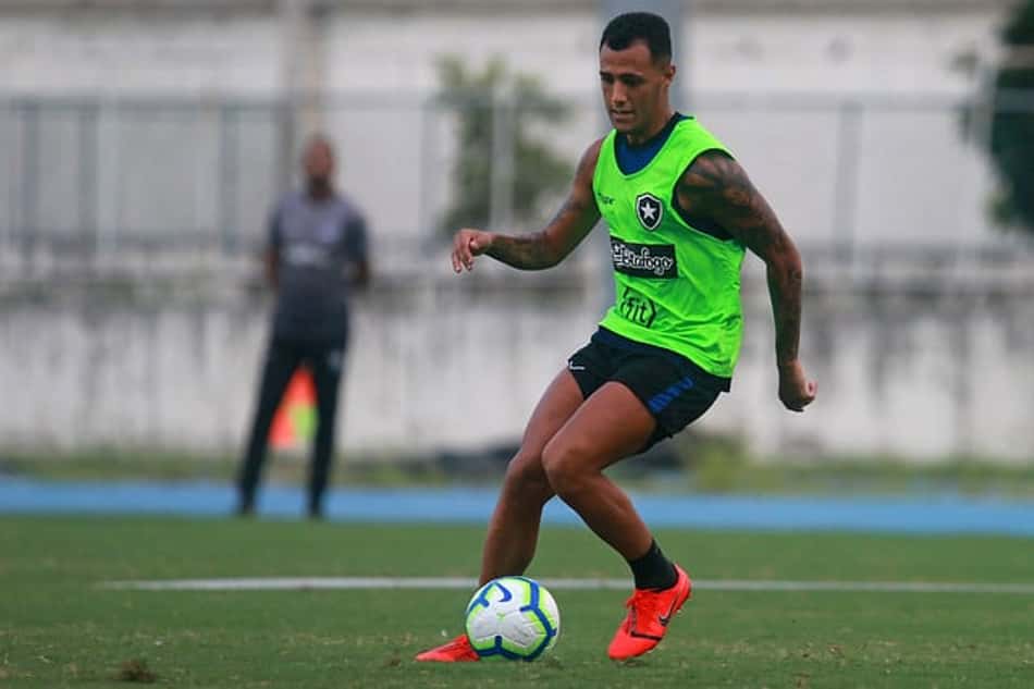 Botafogo empresta Victor Lindenberg ao Santa Cruz até o fim da Série C