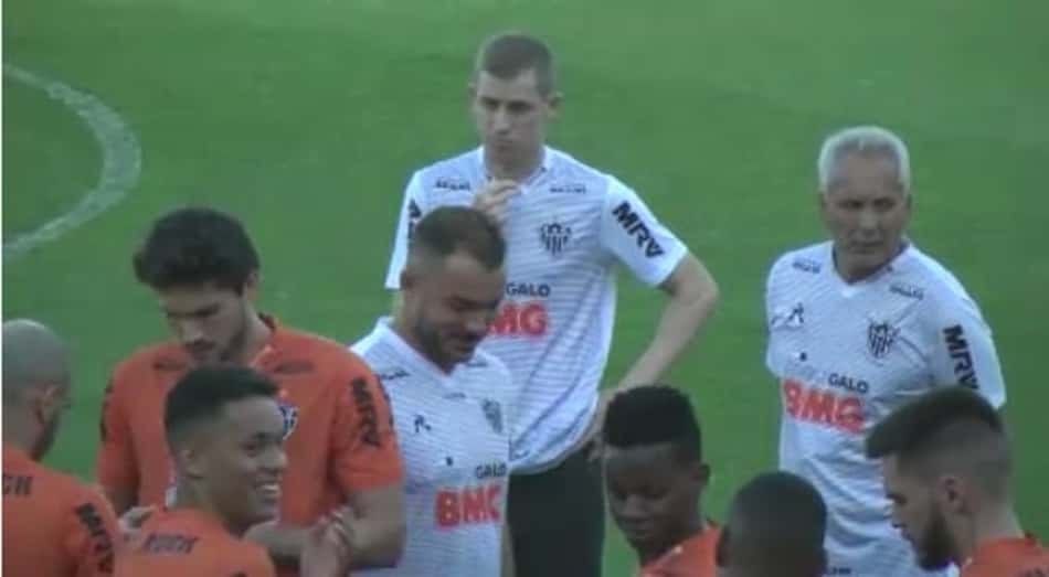 Ex-volante Adílson aciona Justiça e pede R$ 11,6 milhões do Atlético-MG