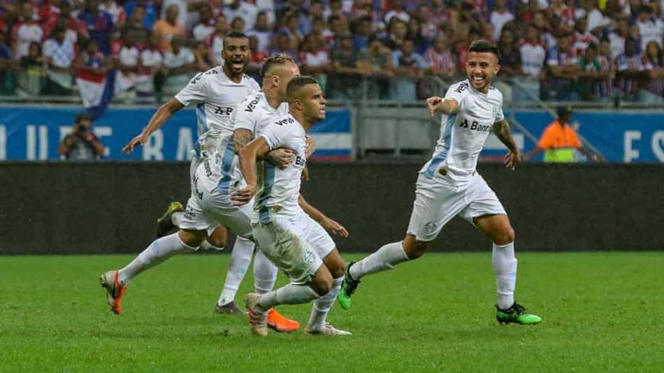 Renato Gaúcho espera Internacional para decidir escalação no clássico