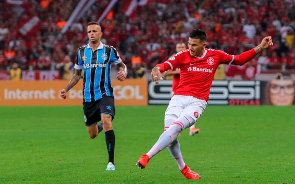 Recheados de reservas, Internacional e Grêmio ficam no empate