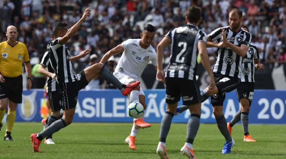 Botafogo não aproveita vantagem numérica e sai de campo derrotado