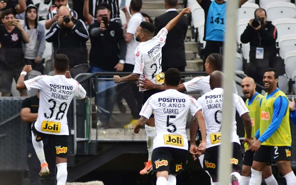 Em Itaquera, o Corinthians saiu na frente, mas sofreu empate do Flamengo na reta final e empatou em casa por 1 a 1. Clayson marcou de pênalti e foi o principal nome do Timão na partida. Veja notas para os jogadores do Corinthians a seguir (Por João Vítor Castanheira - joaovitor@lancenet.com.br)
