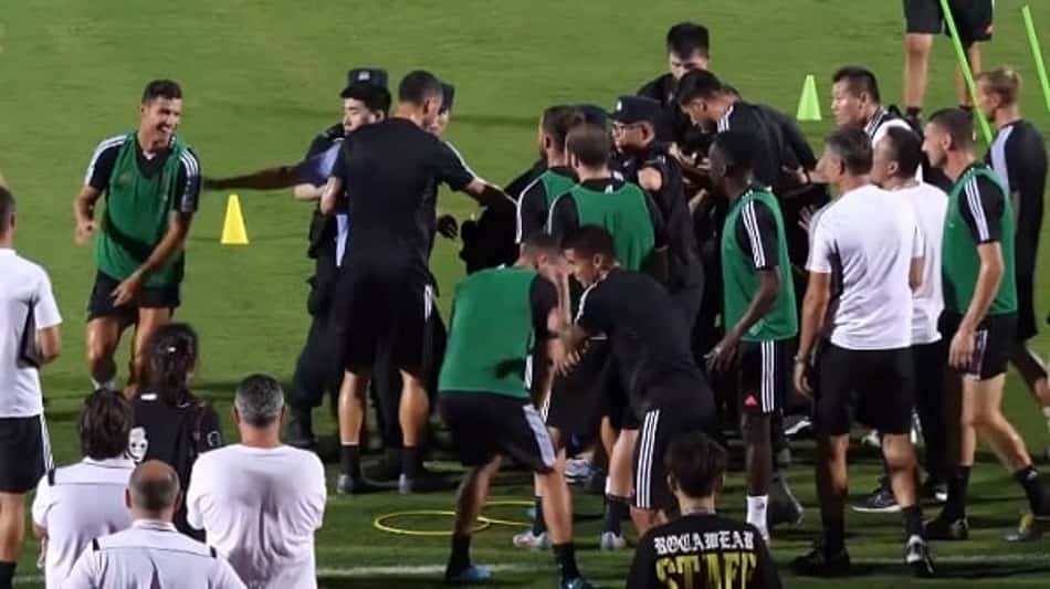 VÍDEO: Cristiano Ronaldo 'ataca' segurança e vídeo viraliza na web