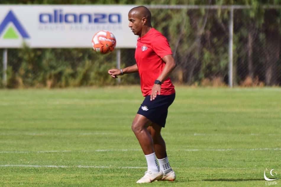 Emocionado, Serginho se despede do Jorge Wilstermann