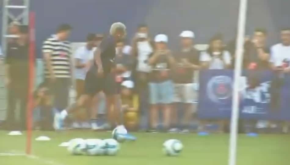 VÍDEO: Neymar chega à China com o PSG e treina sozinho