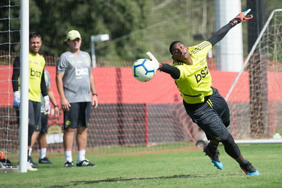 Jesus 'impressionado', sonho olímpico e inspirações: Hugo Souza fala ao L!