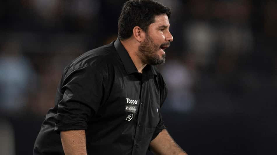 Barroca, sobre momento do Botafogo: 'Temos que calar a boca e trabalhar'