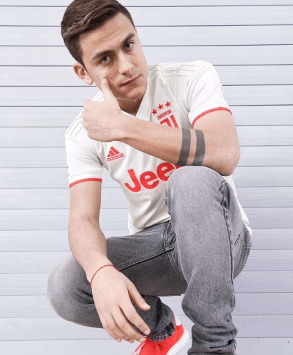 Juventus lança camisa 2, que simula 'camuflagem'; veja fotos da novidade