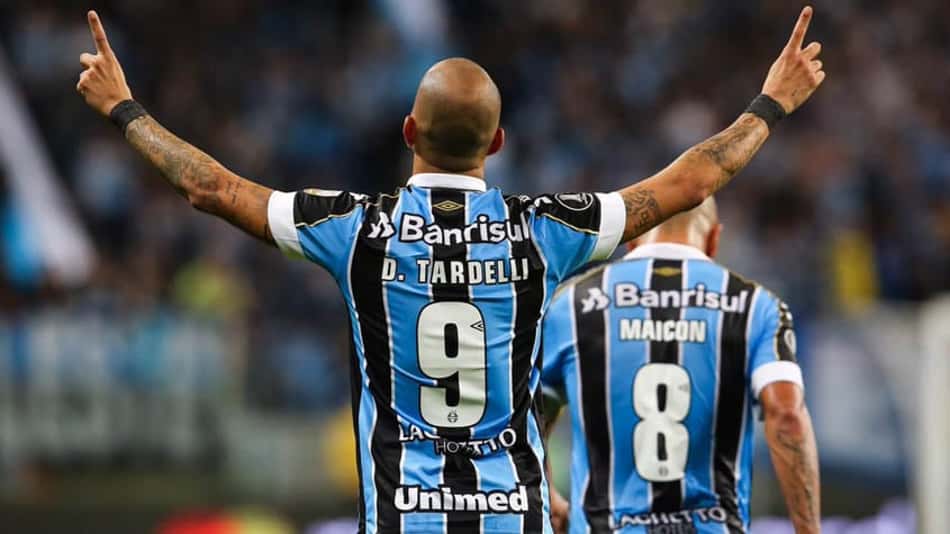 LANCE! Espresso: Geromel e Tardelli trocam de papéis em vitória gremista